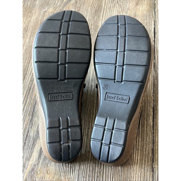 Josef Seibel Women's size 7 7.5 Leather Catalonia 53 Mules Size 38 studs black - Picture 6 of 8